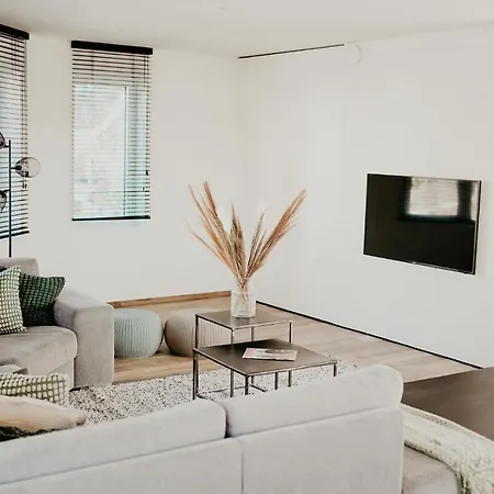 Luxurious 4br Villa's In Villa *